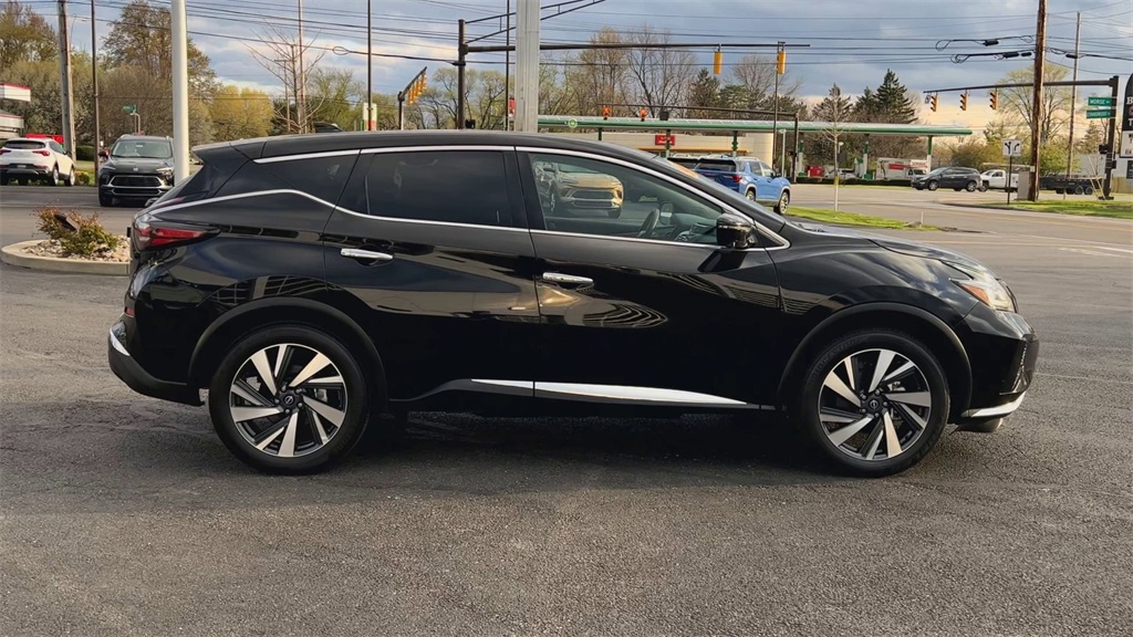 Vehicle image 5 of 32