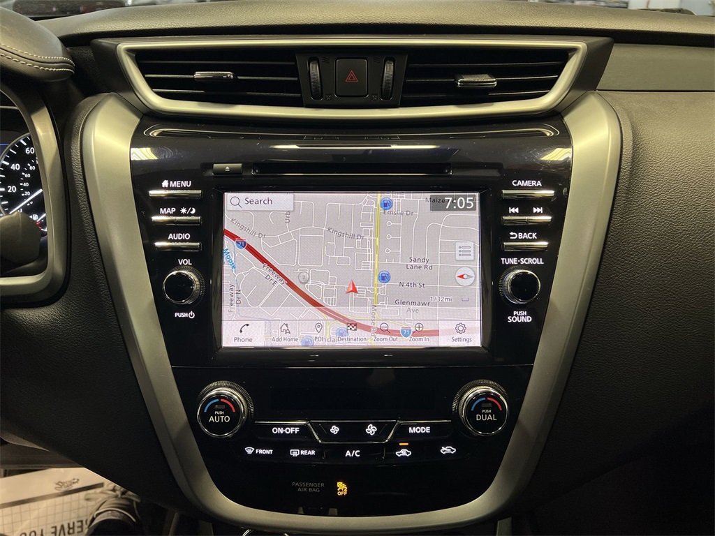 Vehicle image 14 of 32
