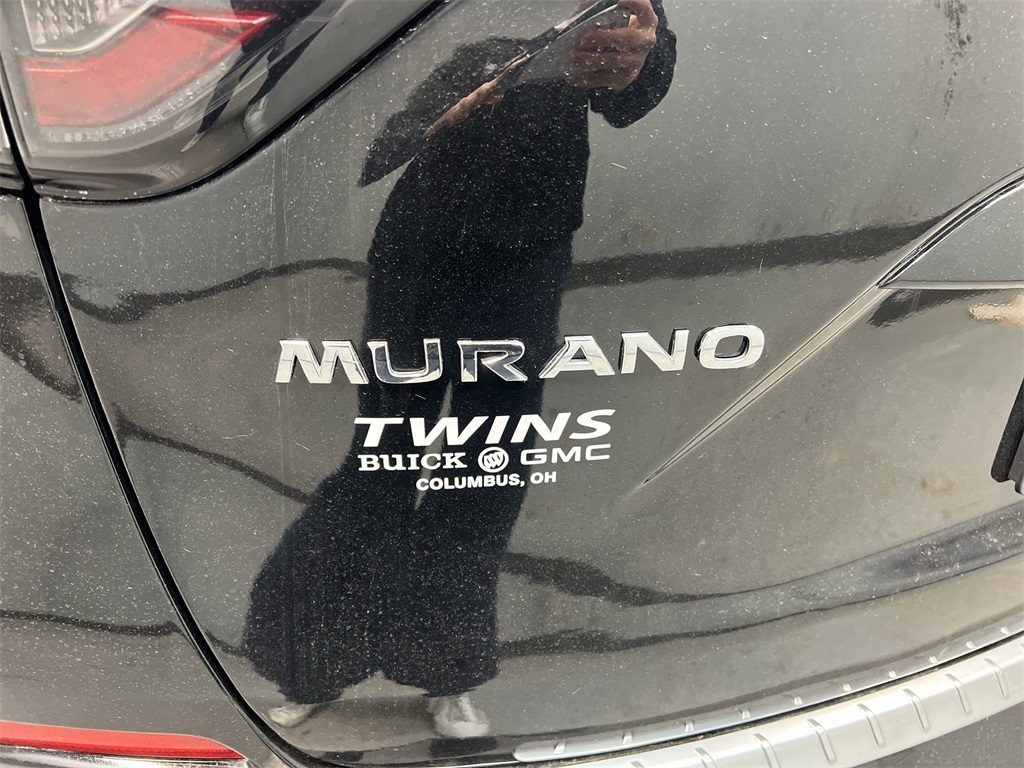 Vehicle image 29 of 32