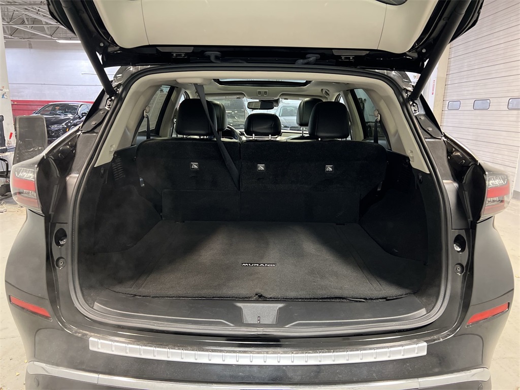 Vehicle image 24 of 32
