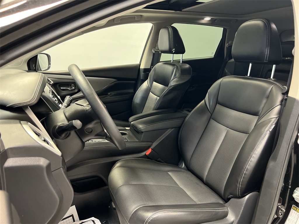 Vehicle image 19 of 32