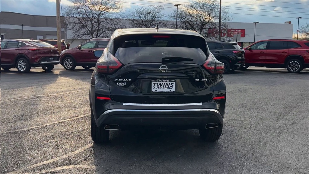 Vehicle image 7 of 32