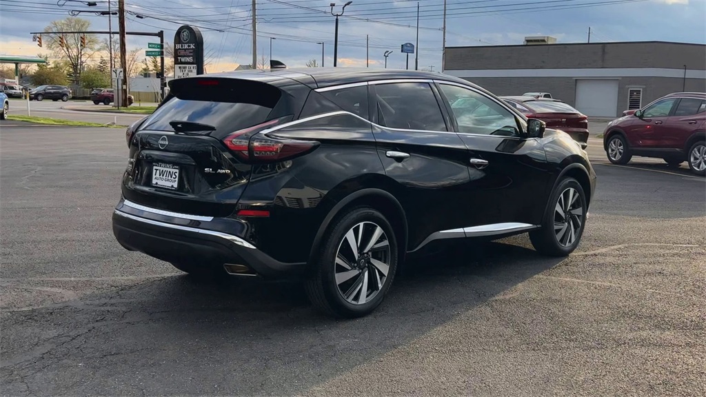 Vehicle image 6 of 32