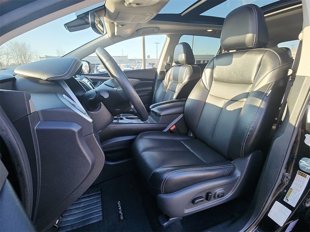 Vehicle image 11 of 28