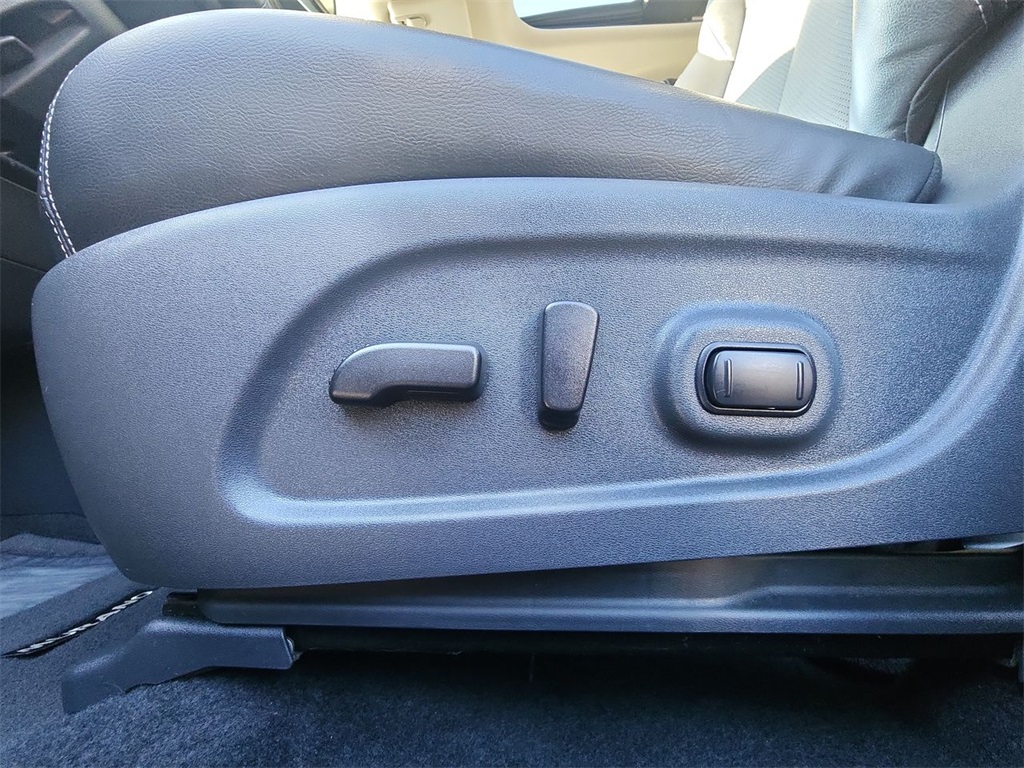 Vehicle image 12 of 28