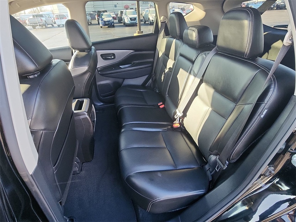 Vehicle image 23 of 28