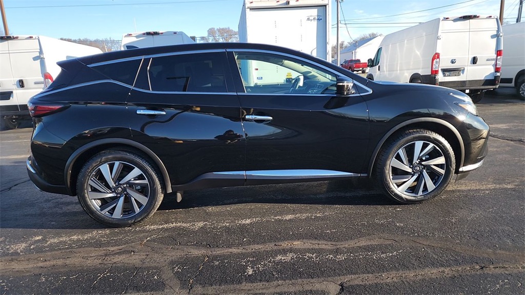 Vehicle image 6 of 28