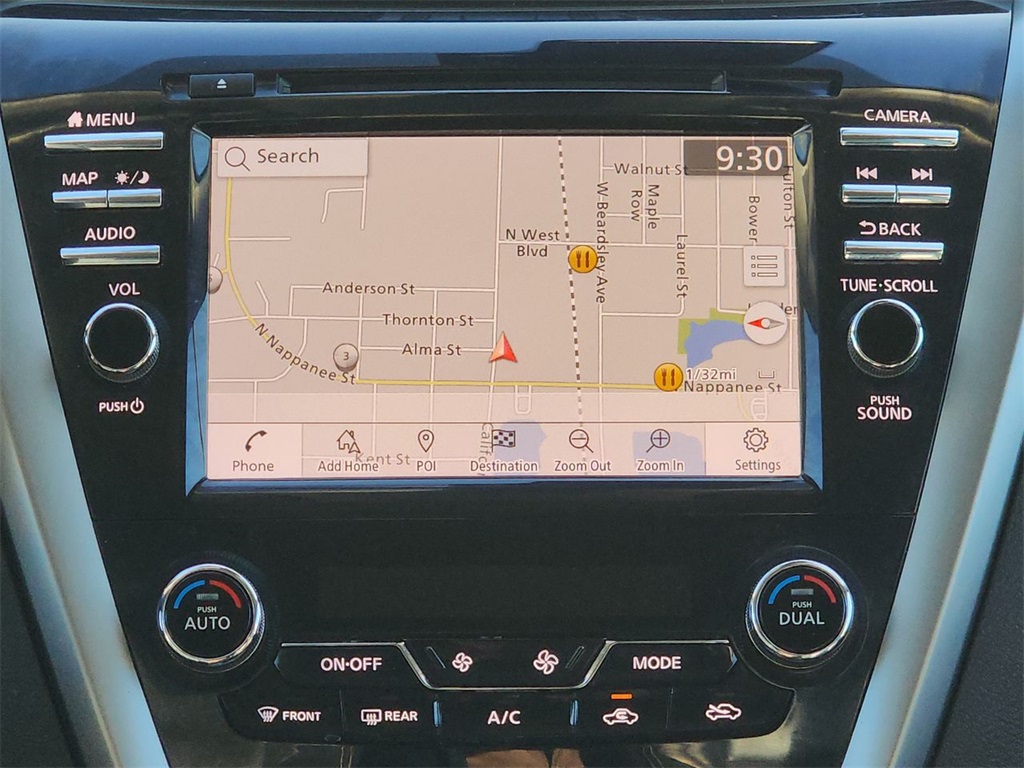 Vehicle image 17 of 28