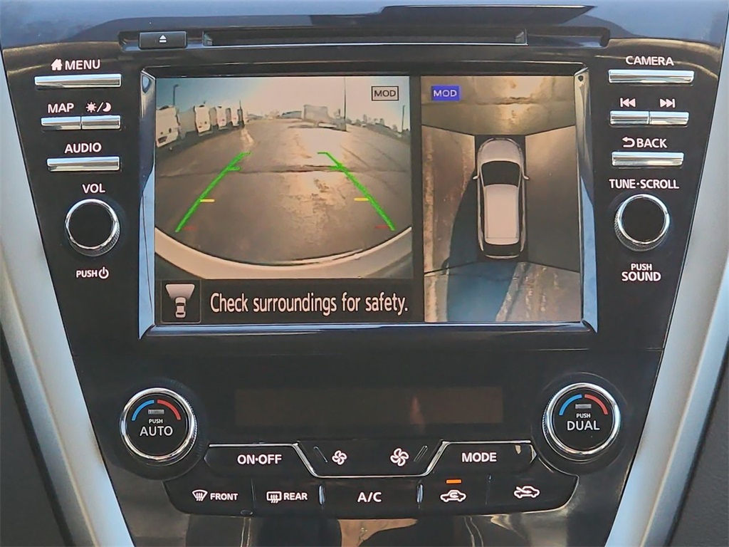 Vehicle image 16 of 28