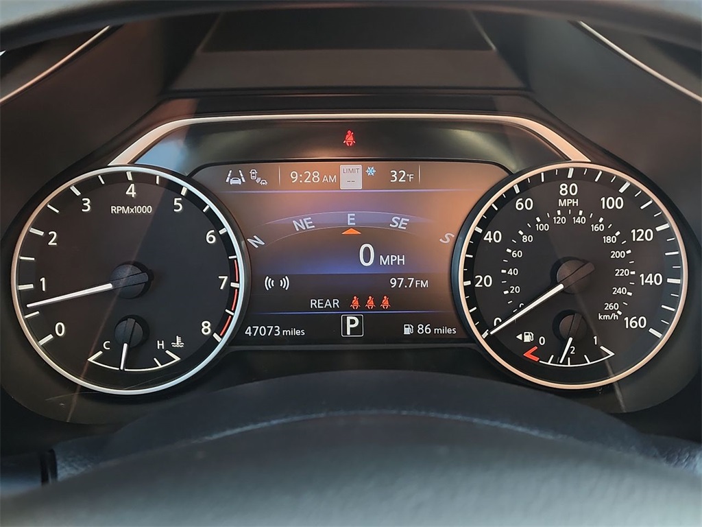 Vehicle image 14 of 28
