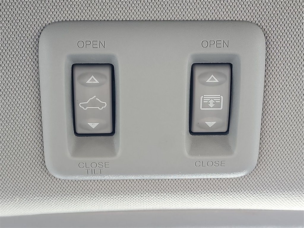 Vehicle image 27 of 28