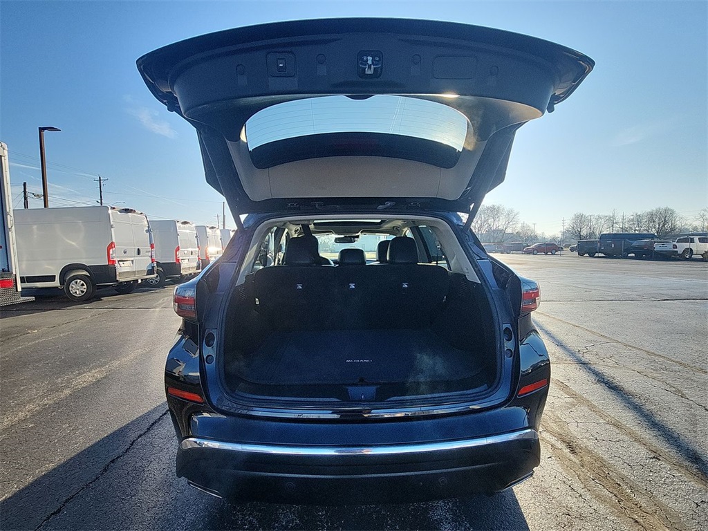 Vehicle image 24 of 28