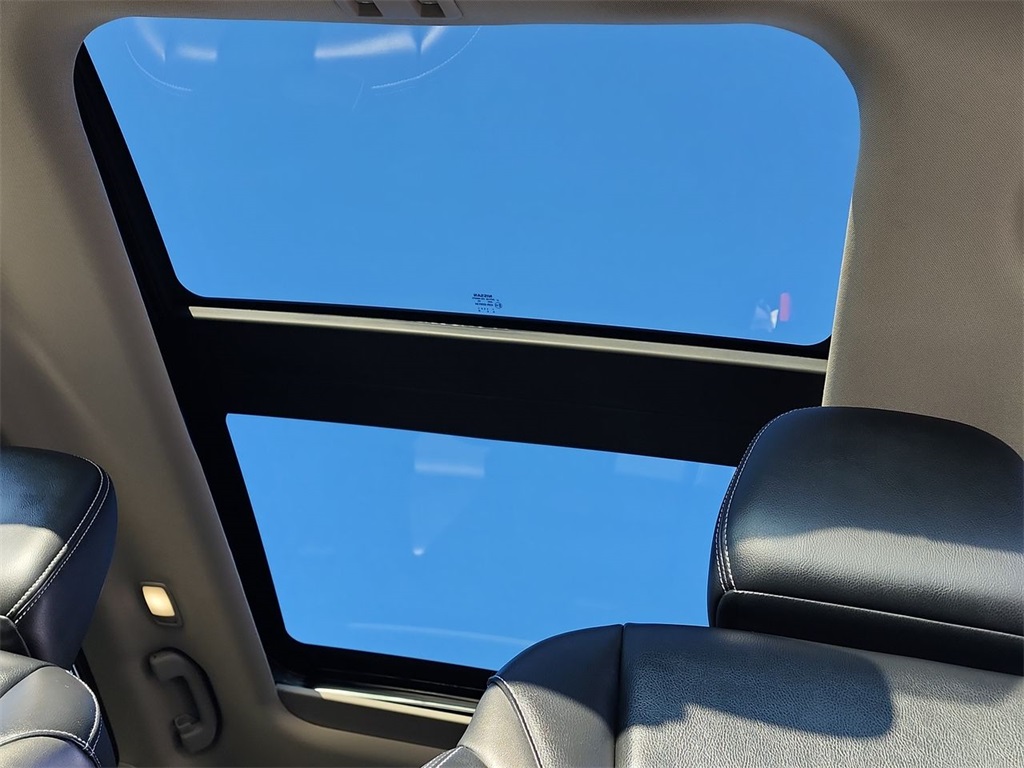 Vehicle image 20 of 28