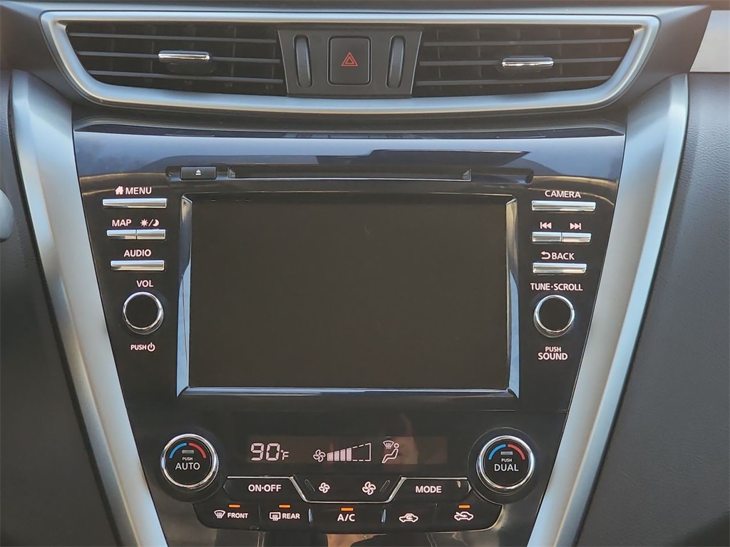 Vehicle image 18 of 28