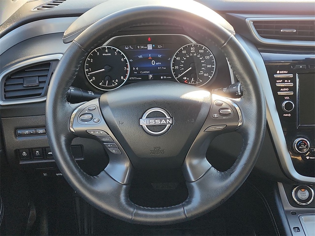 Vehicle image 21 of 28