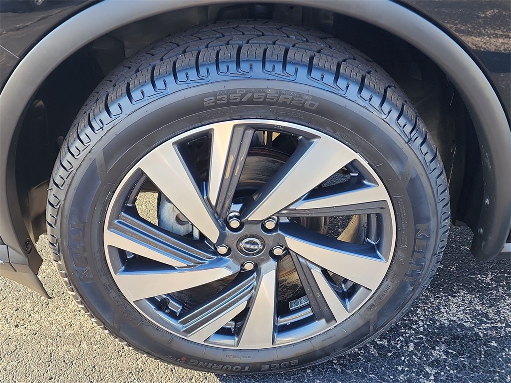 Vehicle image 10 of 28