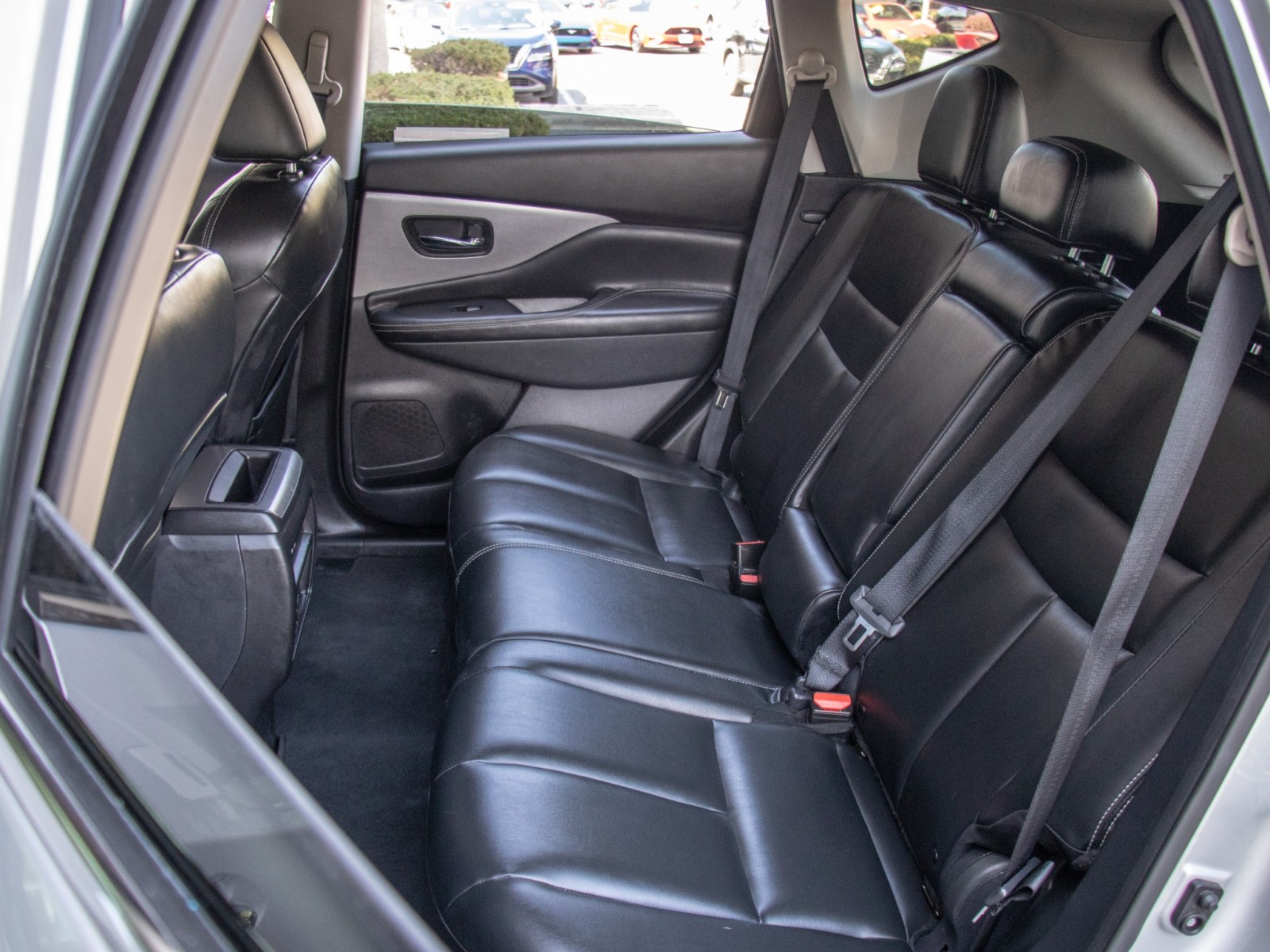 Vehicle image 21 of 26