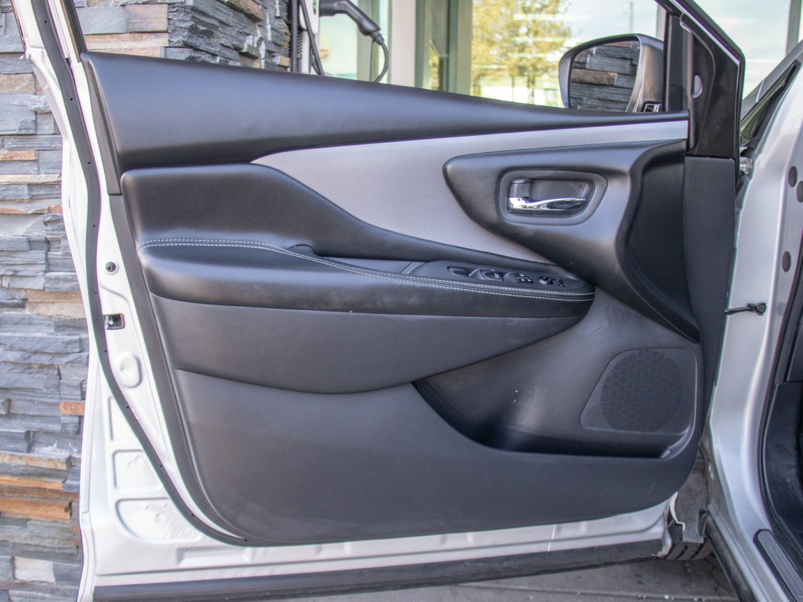 Vehicle image 9 of 26