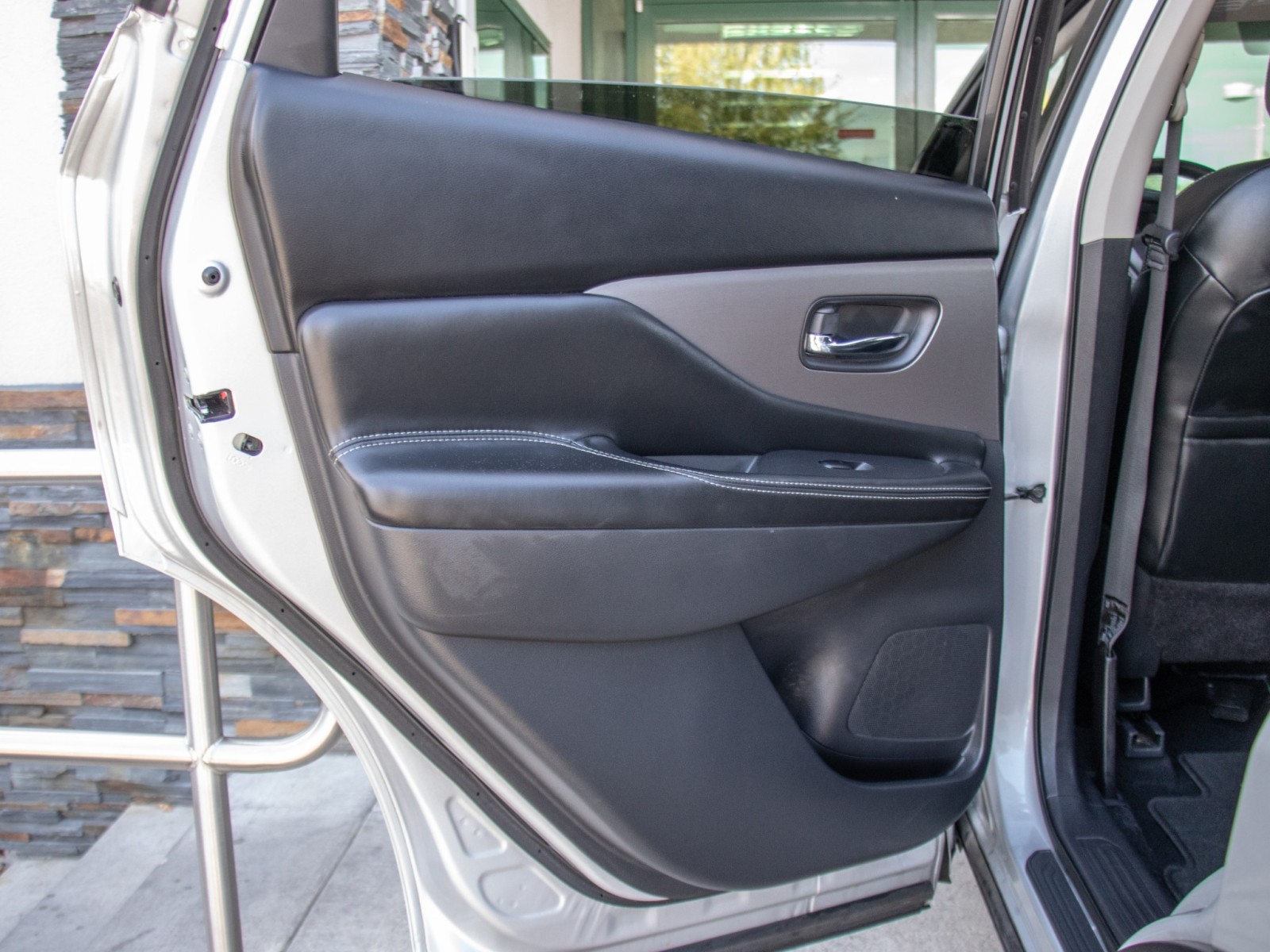Vehicle image 20 of 26