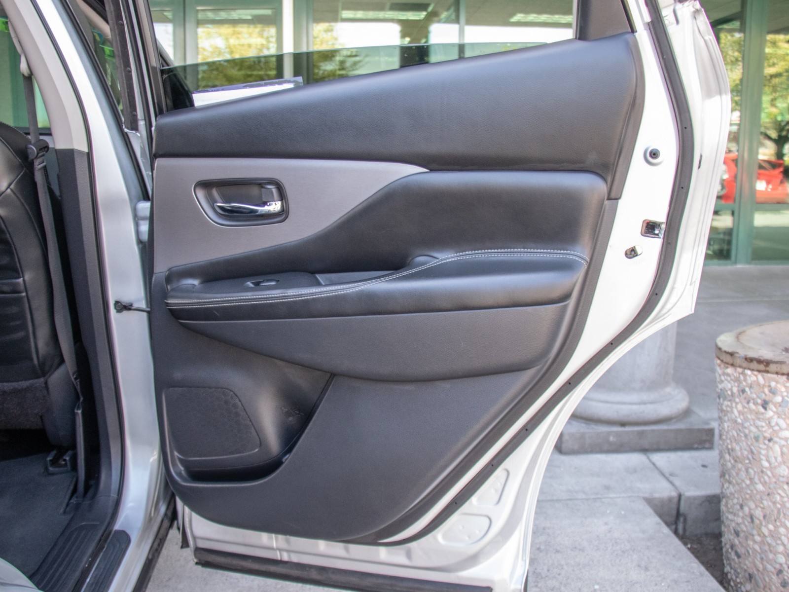 Vehicle image 24 of 26