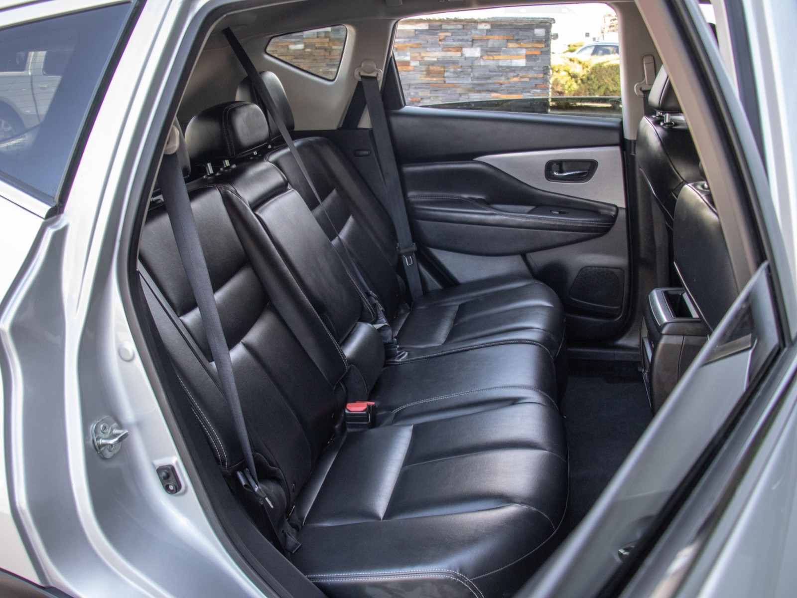 Vehicle image 23 of 26