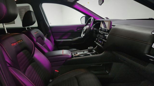 Vehicle image 16 of 25