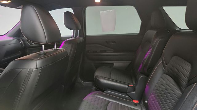 Vehicle image 12 of 25