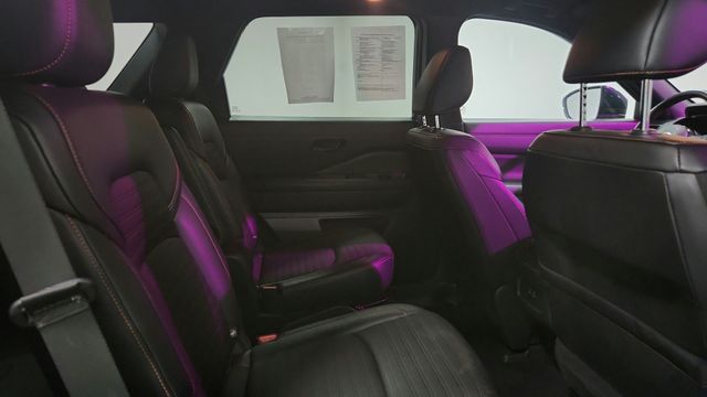 Vehicle image 13 of 25