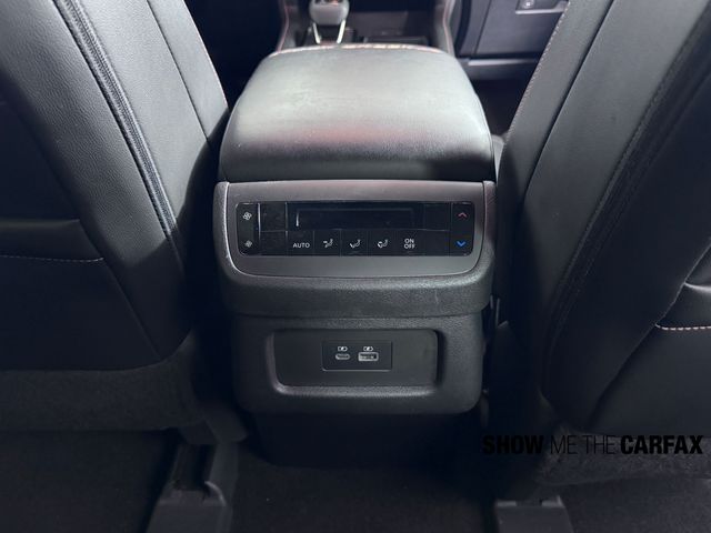 Vehicle image 27 of 40