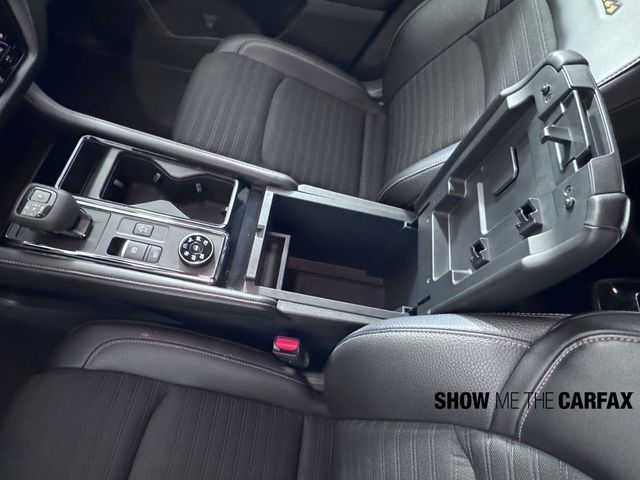 Vehicle image 29 of 40