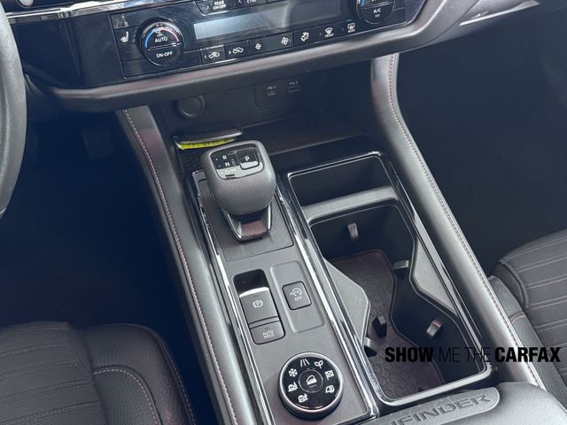 Vehicle image 25 of 40