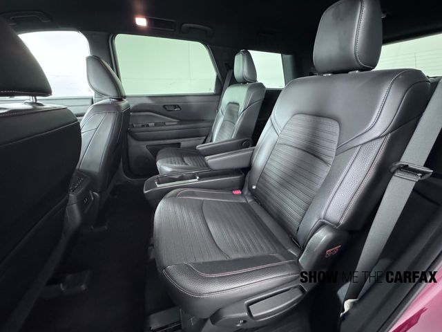 Vehicle image 13 of 40