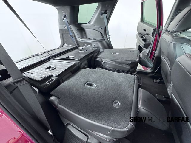 Vehicle image 18 of 40