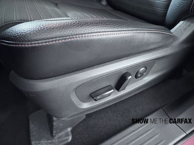 Vehicle image 34 of 40