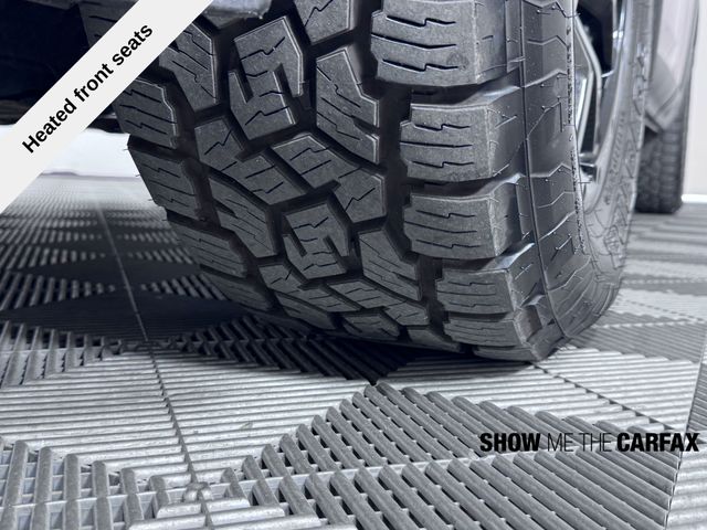 Vehicle image 32 of 40