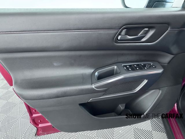 Vehicle image 26 of 40