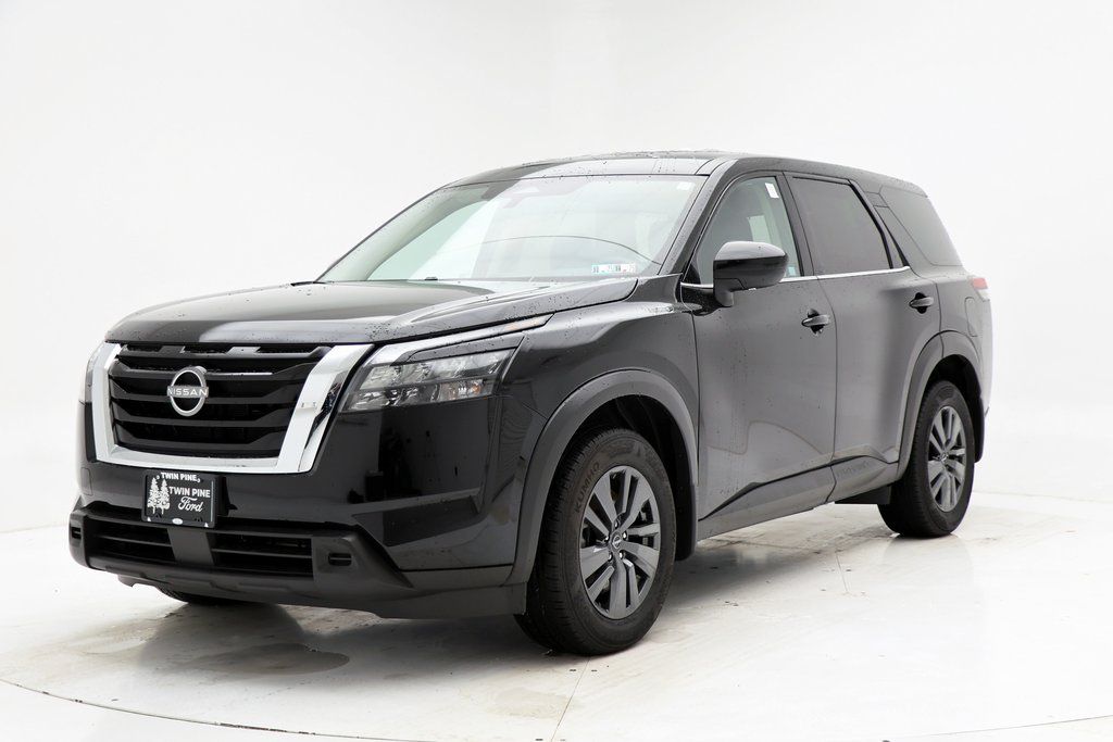 Vehicle image 4 of 21