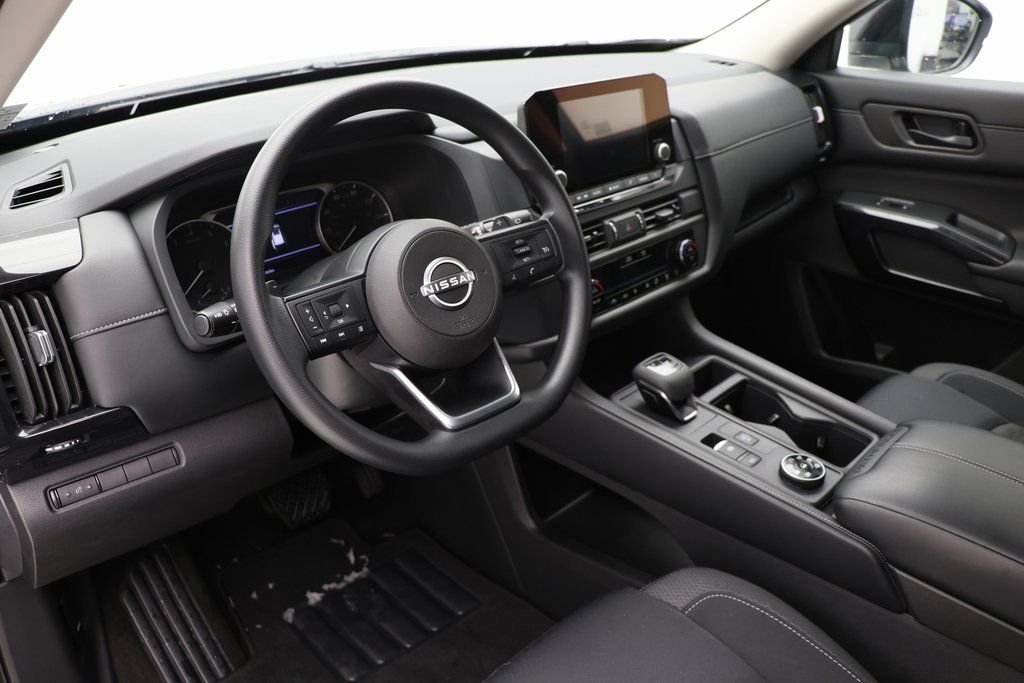 Vehicle image 12 of 21