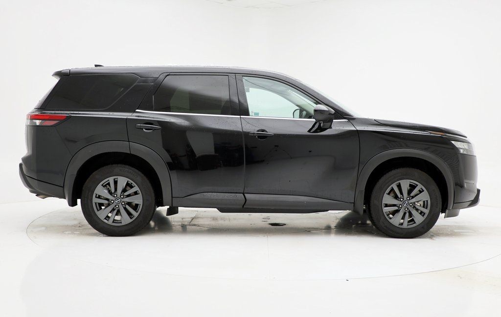 Vehicle image 2 of 21
