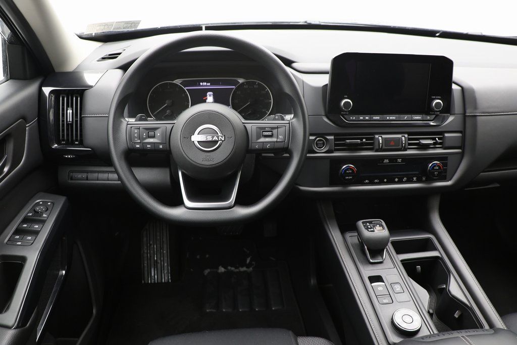Vehicle image 11 of 21