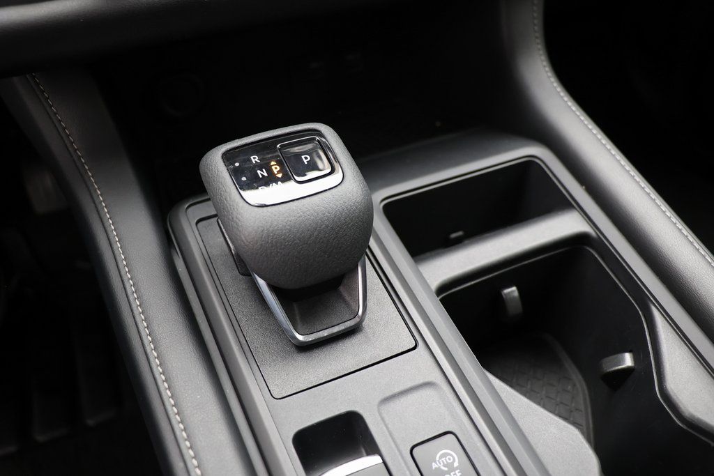 Vehicle image 18 of 21