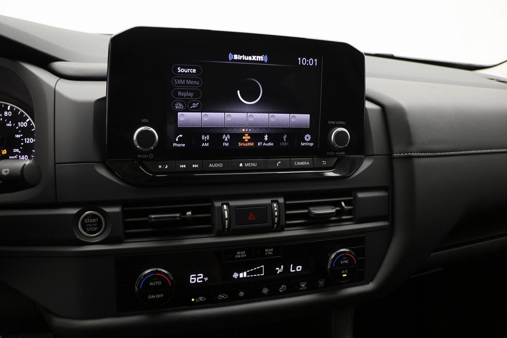 Vehicle image 16 of 21