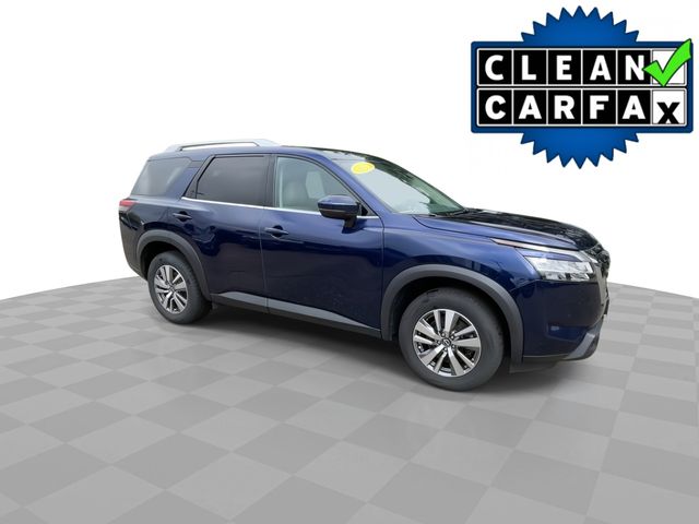 2023 Nissan Pathfinder SL Image 3 of 40
