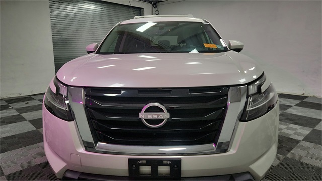 Vehicle image 3 of 26