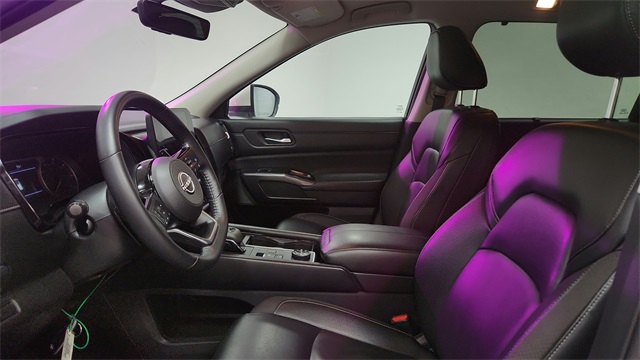 Vehicle image 11 of 26