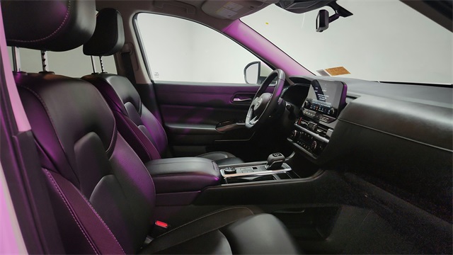 Vehicle image 23 of 26