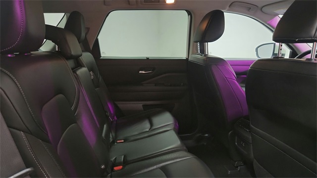 Vehicle image 22 of 26