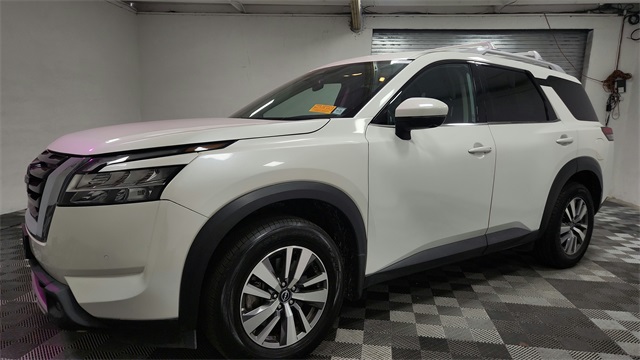 Vehicle image 2 of 26