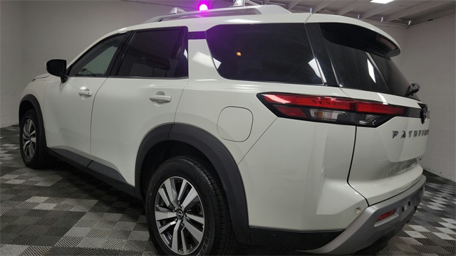 Vehicle image 10 of 26