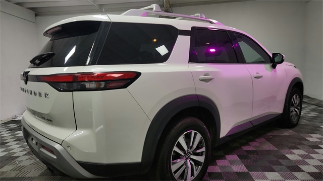Vehicle image 8 of 26